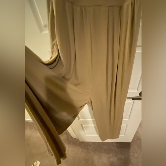 Round Neckline Solid Pleated Jumpsuit BNWT - Picture 6 of 11